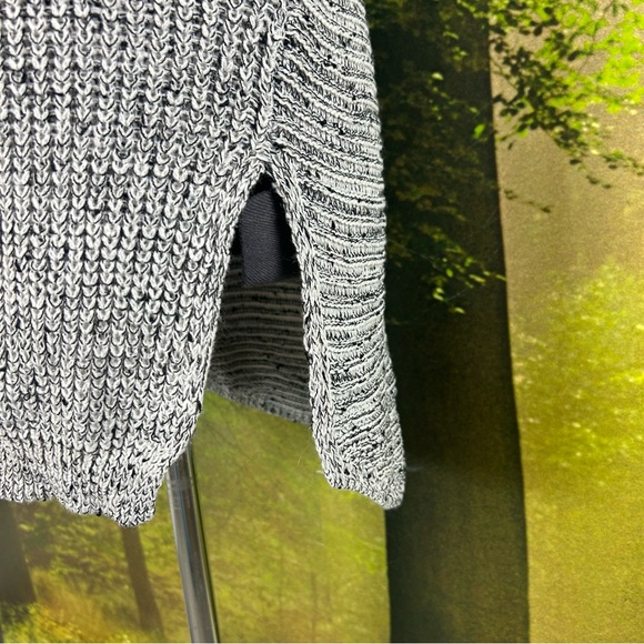 Relaxed V Neck Cable Knit Tunic Sweater - Picture 8 of 14